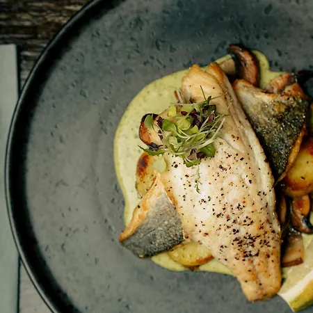 Salty Dog Restaurant, Pub & Ξενοδοχείο