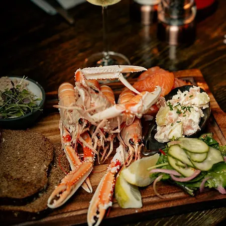 Salty Dog Restaurant, Pub & *