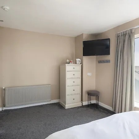 Ξενοδοχείο Salty Dog Restaurant, Pub & *