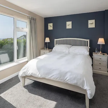 Salty Dog Restaurant, Pub & *