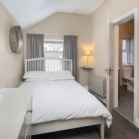 Salty Dog Restaurant, Pub & * Ballycotton