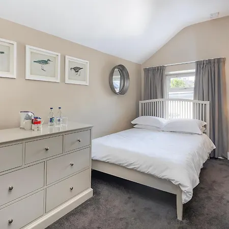 Salty Dog Restaurant, Pub &