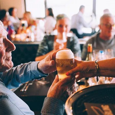 Ξενοδοχείο Salty Dog Restaurant, Pub &