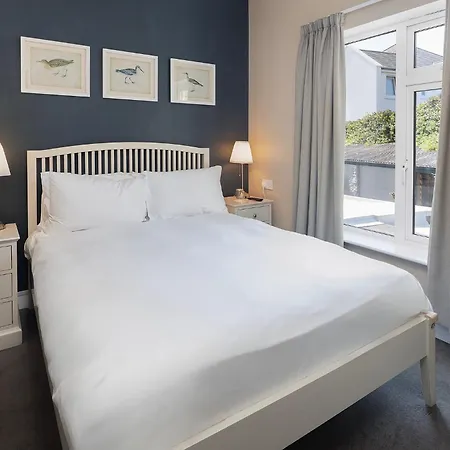 Salty Dog Restaurant, Pub & Ξενοδοχείο