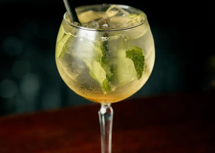 Hotel Salty Dog Restaurant, Pub & *