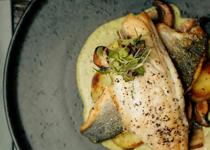 Salty Dog Restaurant, Pub & Hotel