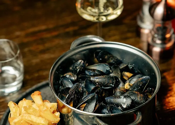 Hotel Salty Dog Restaurant, Pub &