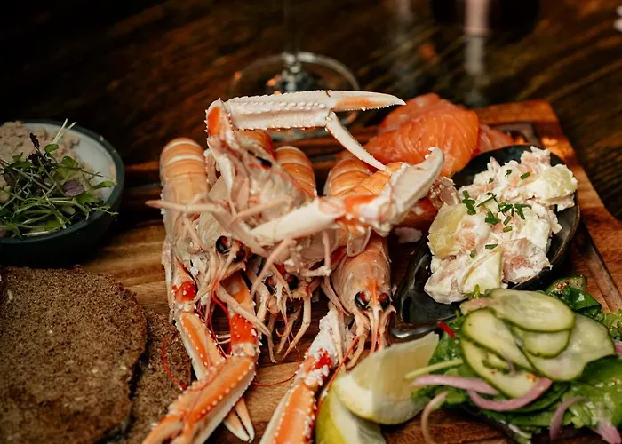 Salty Dog Restaurant, Pub & *