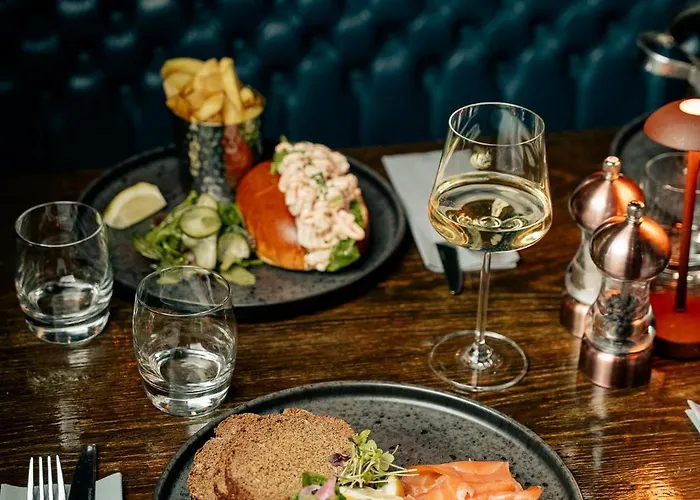 Hotel Salty Dog Restaurant, Pub &