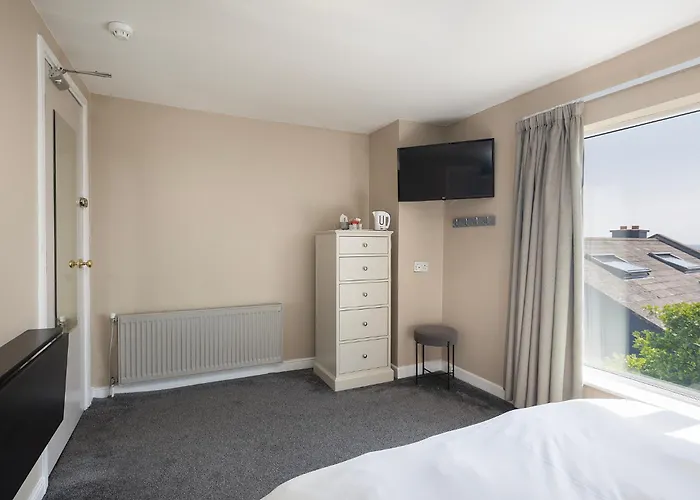 Hotel Salty Dog Restaurant, Pub & *