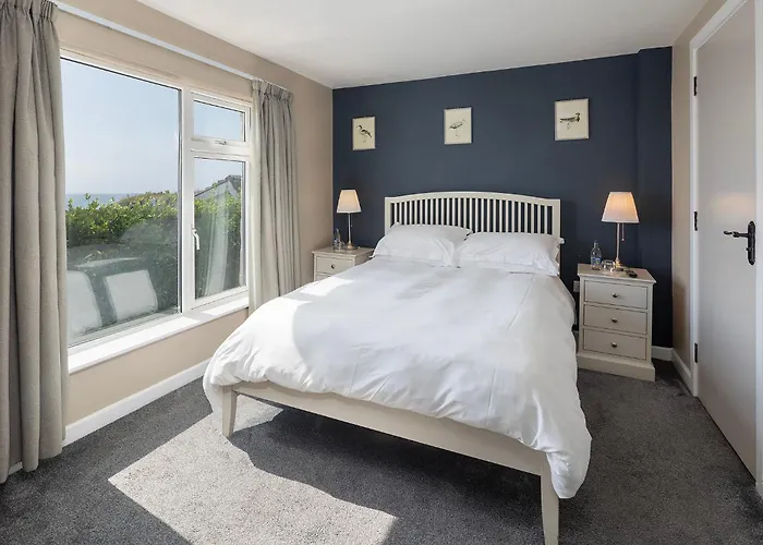 Salty Dog Restaurant, Pub & *