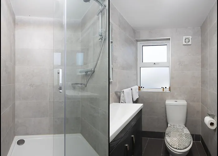 Salty Dog Restaurant, Pub & Hotel