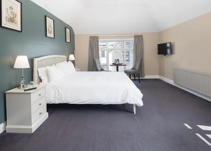 Salty Dog Restaurant, Pub &