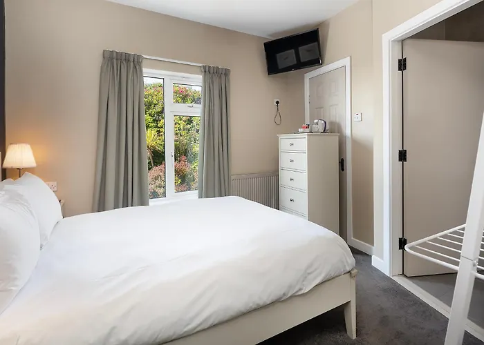 Hotel Salty Dog Restaurant, Pub & Ballycotton