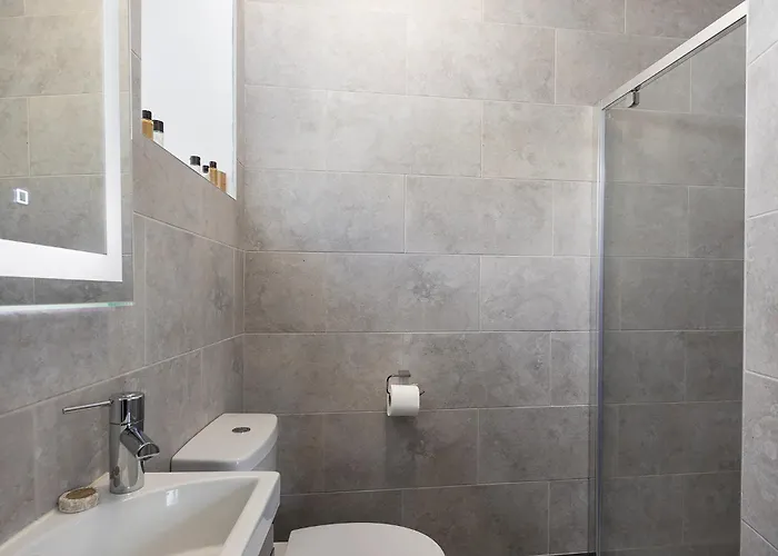 Salty Dog Restaurant, Pub &